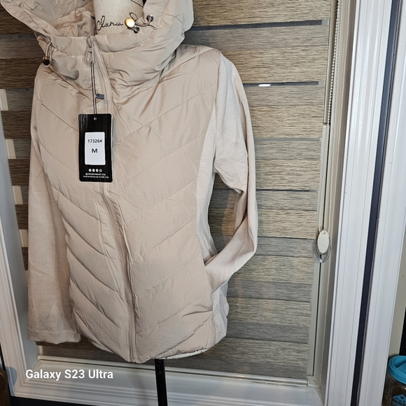 NWT Extra light black Puffer Jacket - Picture 9 of 16